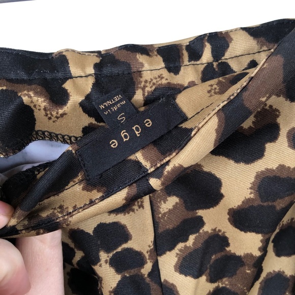 🚫SOLD🚫Studded leopard print shorts - Picture 6 of 7